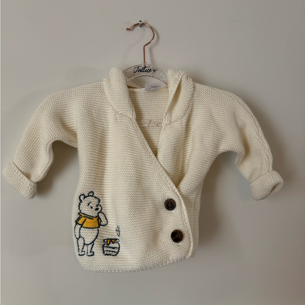 Hanna Anderson white knit Winnie the Pooh
Hoodie 3-6 M